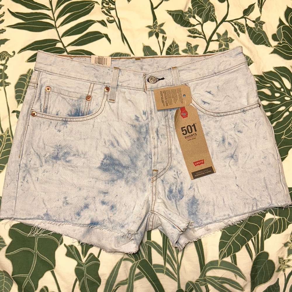 Brand New Women’s Levi 501 High Rise Jean Shorts